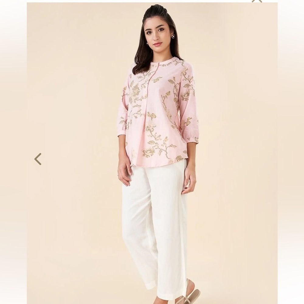 IKKRITI Blouse Women Size Medium‎ Pink Floral Blouse with Gold Accents Print